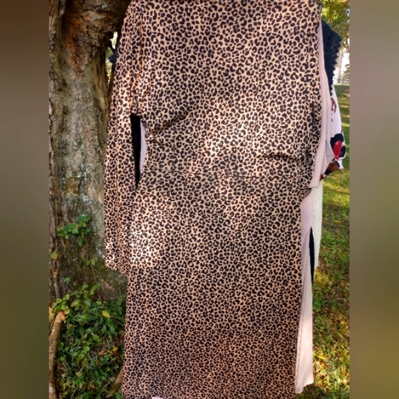 Old Navy size lg animal printed dress with attached belt - Picture 8 of 9